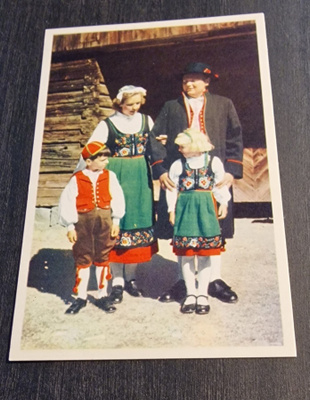 Svenska bilder, Nationaldräkter från Botkyrka, Södermanland