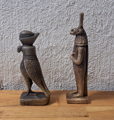 Horus ja Osiris kivipatsaat