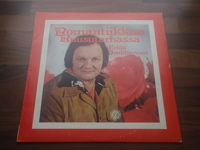 ERKKI JUNKKARINEN - ROMANTIIKKAA RUUSUTARHASSA LP . VINYYLI