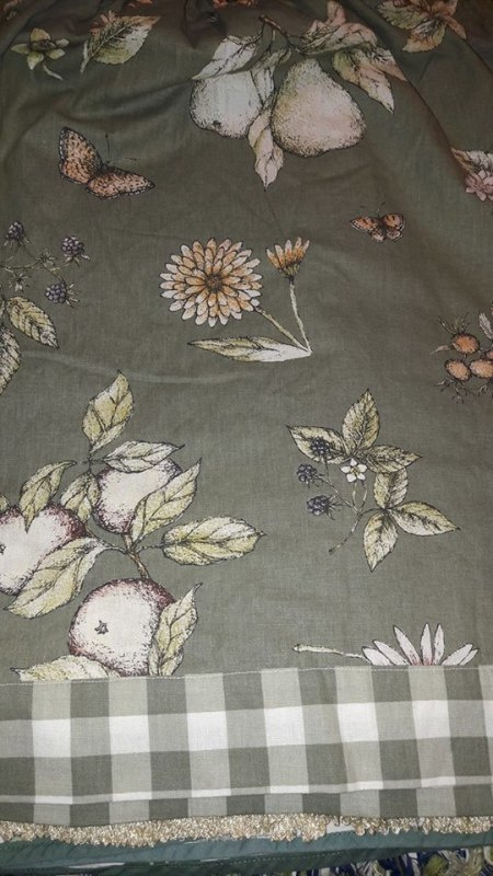 Verhokappa : vihreäpohjainen kukkakuvio 64x300cm