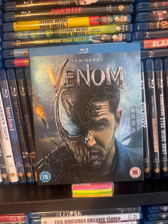 Venom (2018) slip-coverilla! Tom Hardy