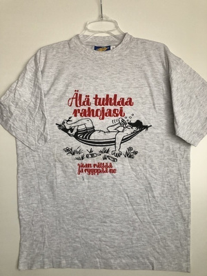 Harmaa t-paita ( S koko)