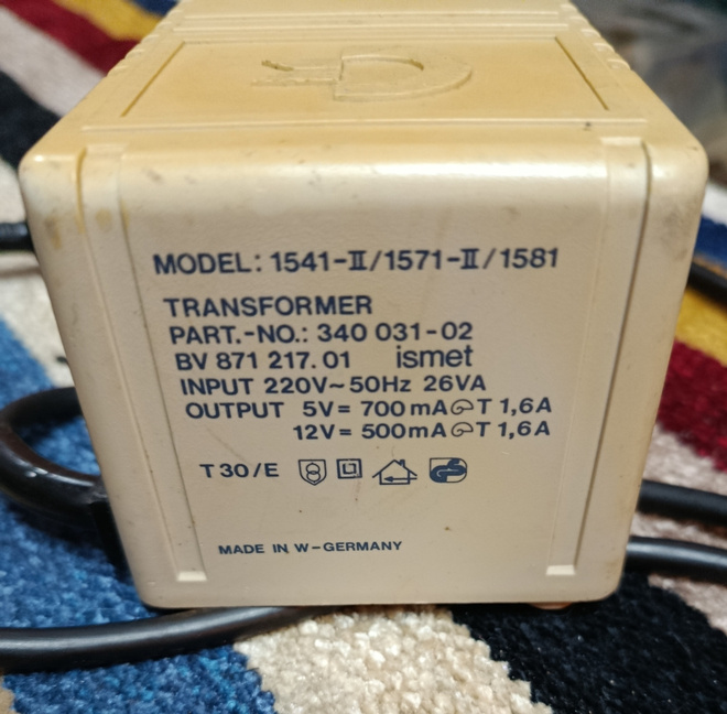 Commodore 1541-II -virtalähde, linjat 5 V ja 12 V mitattu #1