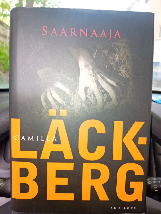 Camilla Läckberg  : Saarnaaja ( SIS POSTIKULU  )