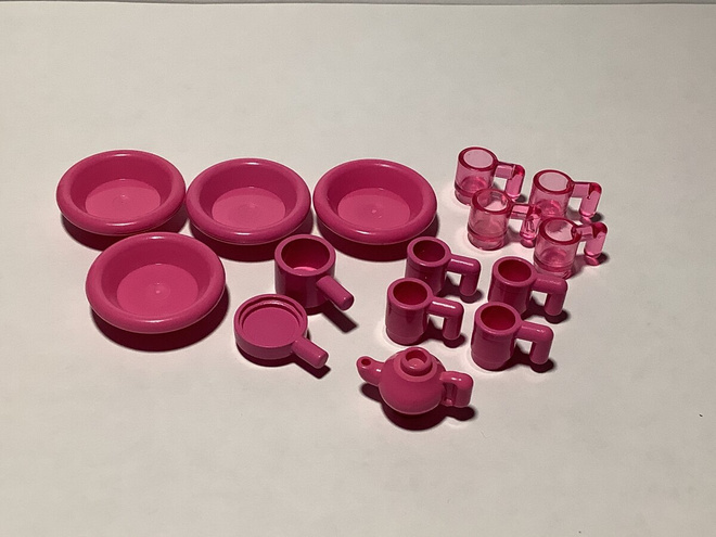 Lego Friends pinkkejä astioita