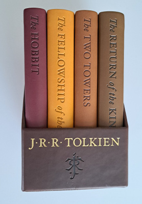 The Hobbit & The Lord of the Rings keräilykirjat