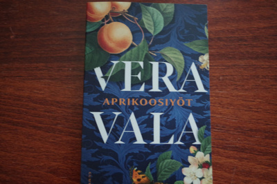 Vera Vala: Aprikoosiyöt (2022)