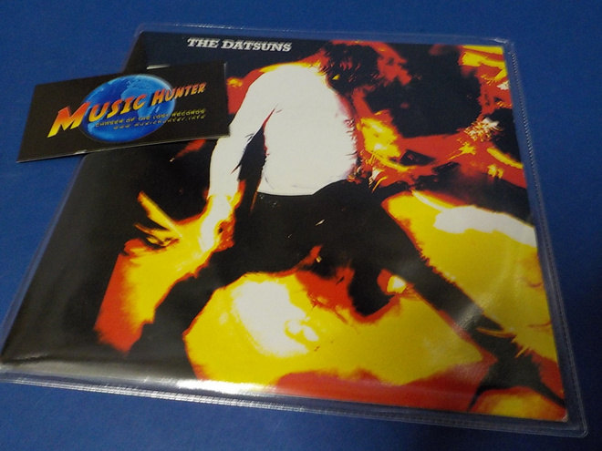 THE DATSUNS - IN LOVE / LITTLE BRUISE EX+/EX+ 7'' SINGLE