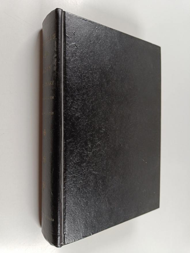 D. P. Simpson : Cassell's New Latin Dictionary : Latin-En...