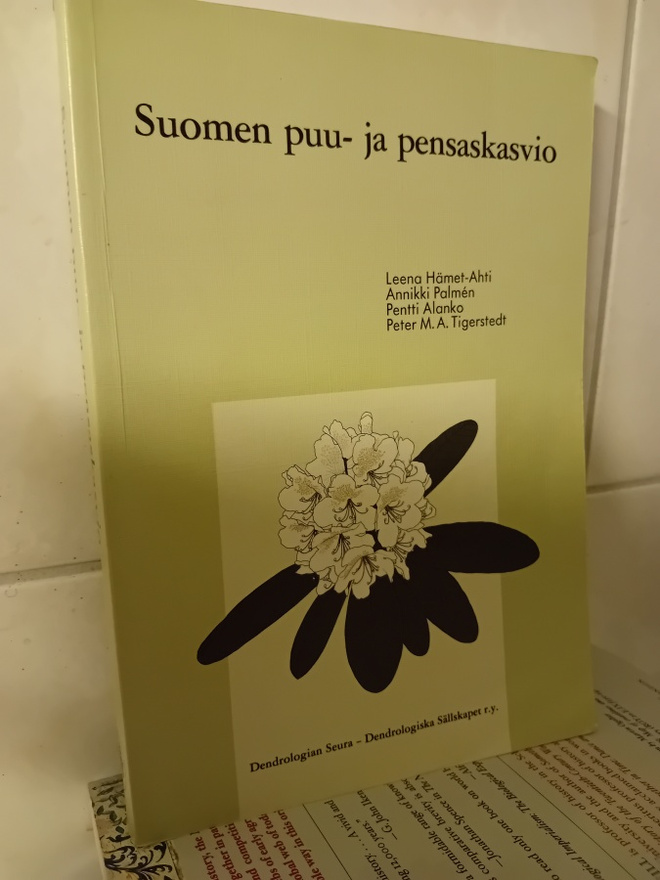 Pentti Alanko ym.: Suomen puu- ja pensaskasvio ( SIS POSTIKU