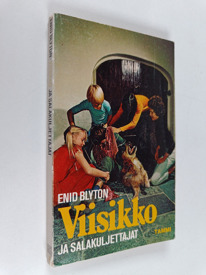 Enid Blyton : Viisikko ja salakuljettajat