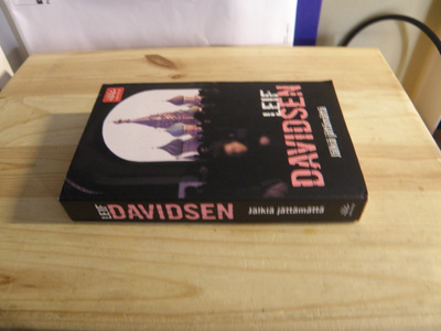 Leif Davidsen Jälkiä jättämättä (nidottu)