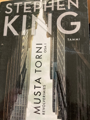 STEPHEN KING: MUSTA TORNI osa 1 Revolverimies
