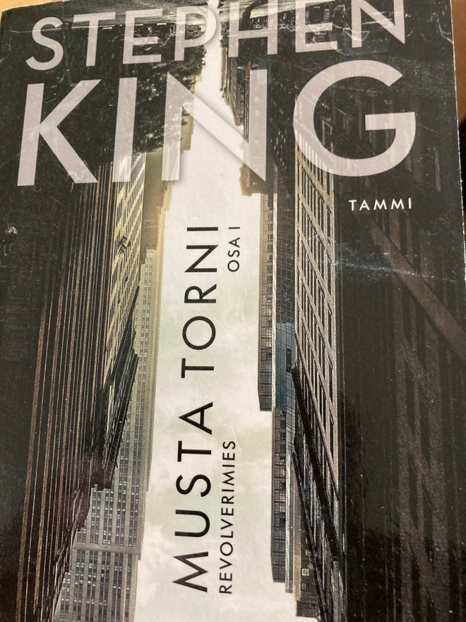 STEPHEN KING: MUSTA TORNI osa 1 Revolverimies