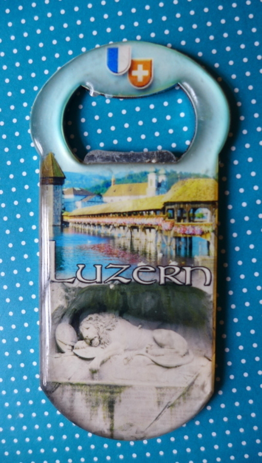 Avaaja , olut pullon kruunukorkin avaaja LUZERN Sveitsi