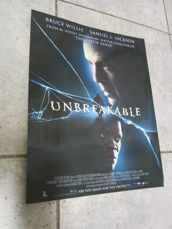 UNBREAKABLE ORIG ELOKUVATEATTERIN AULAKUVA