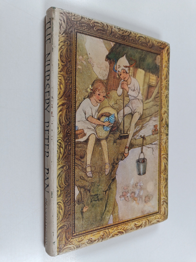 J. M. Barrie ym. : Nursery Peter Pan : J. M. Barrie's imm...