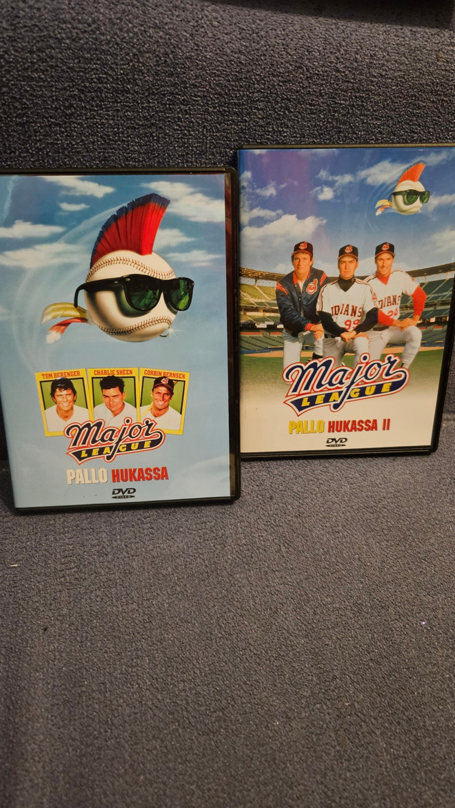 Pallo Hukassa 1 & 2 ( Charlie Sheen, Tom Berenger)
