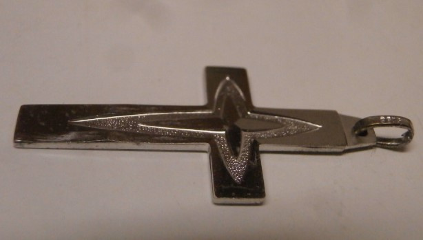 HOPEINEN RISTI 4. ISOMPI TERÄVÄKÄRKIRISTIKUVIOINEN