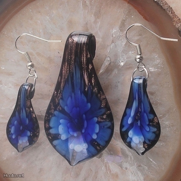 1118 .. Käsintehty Lampwork Taidelasi Sininen .. Kaulakoru