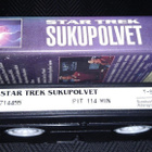 STAR TREK SUKUPOLVET KAKSI KAPTEENIA YKSI KOHTALO VHS - pikkukuva 4