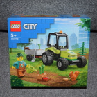 Lego 60390 puistotyöntekijän traktori - pikkukuva 1