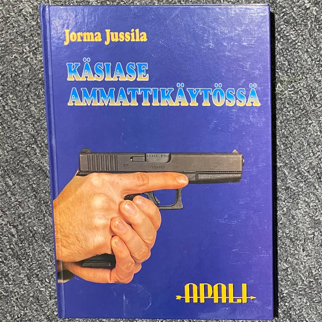 Käsiase ammattikäytössä - kirja