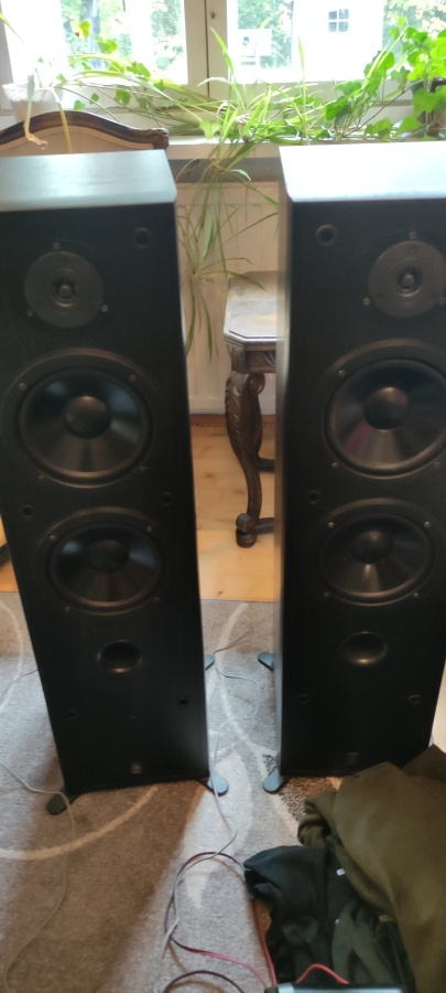 Yamaha NS-50F Tornikaiuttimet+2x50W Bluetooth vahvistin