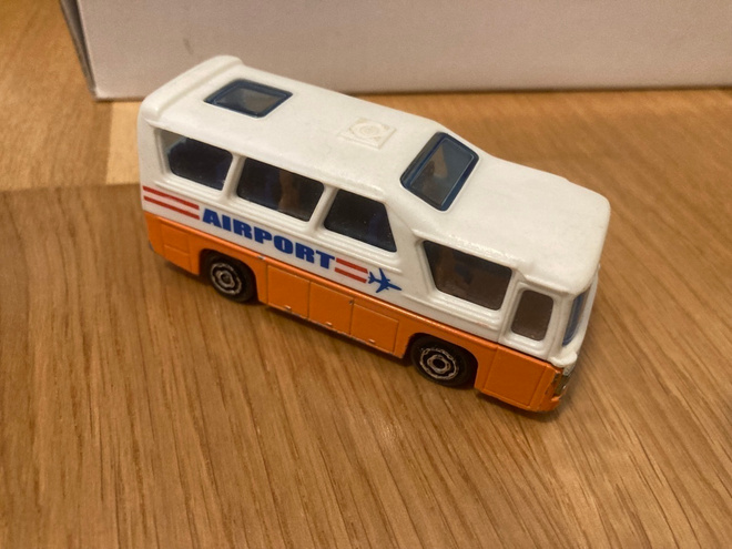 Minibus lentokenttäbussi Majorette pikkuauto n 1/64
