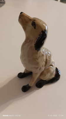 Koira posliini figuuri