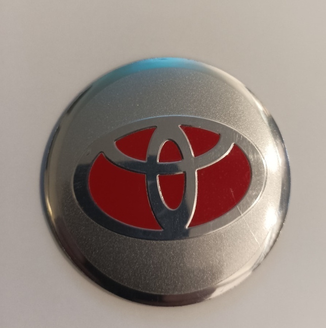 pyöreä toyota logo MERKKI löytyy USEAMPIA