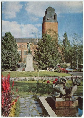 Joensuu Kaupungintalo ja patsaita, kulkenut 1966