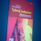 Leena Paasivaara: Työnsä kokoinen ihminen (1.p.2009) Sis.k:t - pikkukuva 1