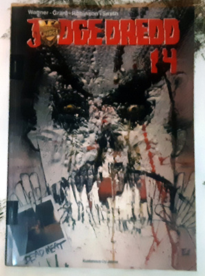 Judge Dredd 14 -albumi - Oikeuden Mies - 66 sivua - 1993