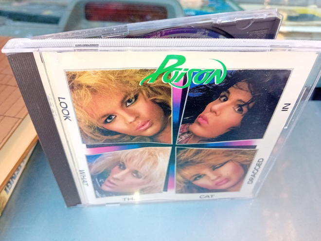 CD Poison : Look What the Cat dragged in ( SIS POSTIKULU  )