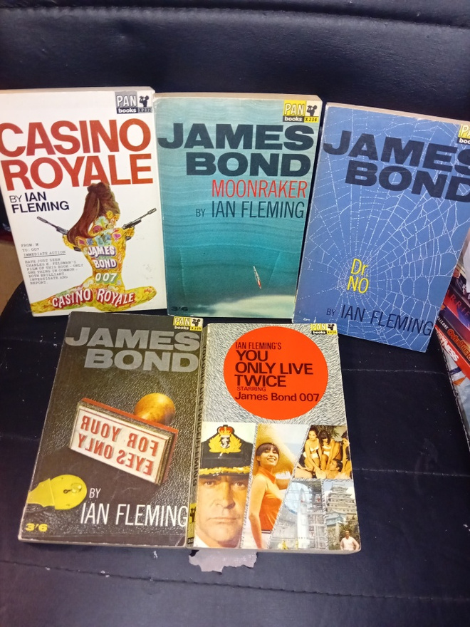 5 kpl Ian Fleming James Bond pokkari kokoelma ( SIS POSTIKUL