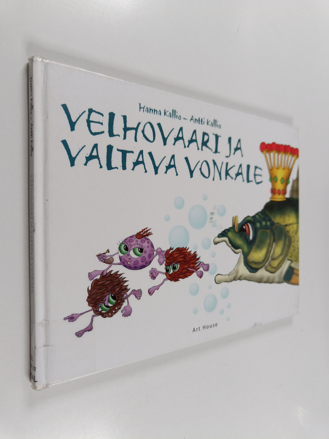 Hanna Kallio ym. : Velhovaari ja valtava vonkale