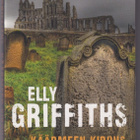 Elly Griffiths: Käärmeen kirous - pikkukuva 1