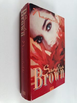 Sandra Brown : Naamioleikki