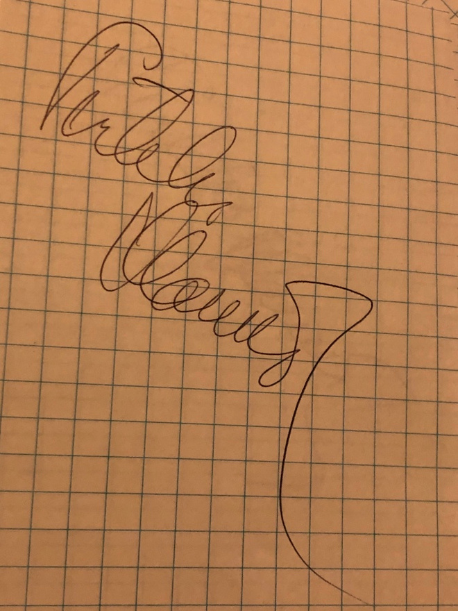Pirkko Mannola nimikirjoitus paperilla