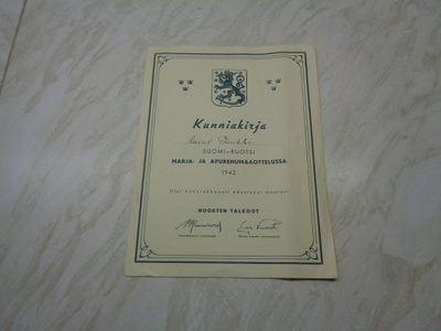 Nuorten Talkoot-MARJA- JA APUREHUMAAOTTELU 1942 kunniakirja