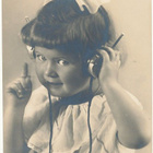Tyttönen kuulokkeineen - kulk. 1927 - pikkukuva 1