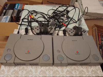 Ps1 2kpl+johdot+ohjaimet 2kpl