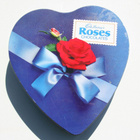 Sydämen muotoinen Cadbury´s Roses Chocolates peltipurkki - pikkukuva 1