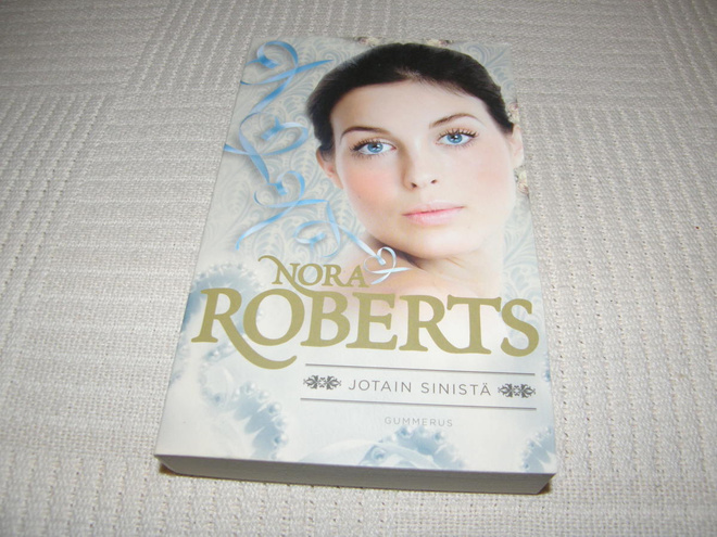 Nora Roberts Jotain sinistä  -pok