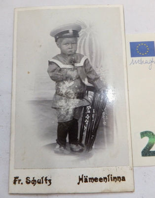 VANHA CDV Valokuva Lapsi UPEA Asu Lakki Hämeenlinna 1900-l