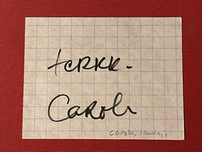 Laulaja Carolan (1941-1997) nimikirjoitus paperilla