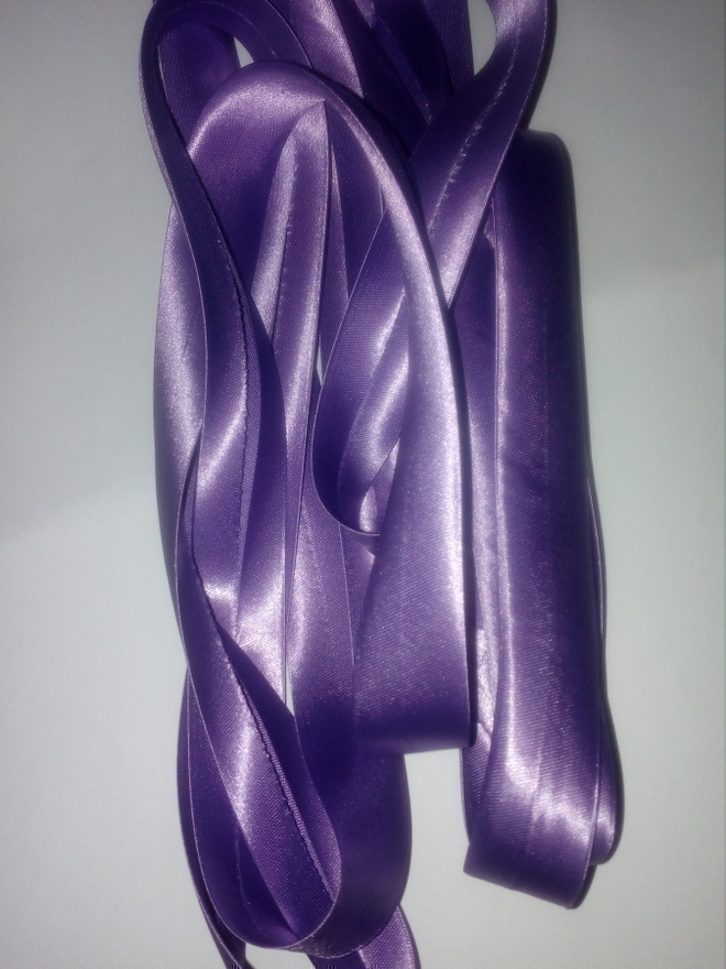 5 metriä satiini vinonauhaa violetti
