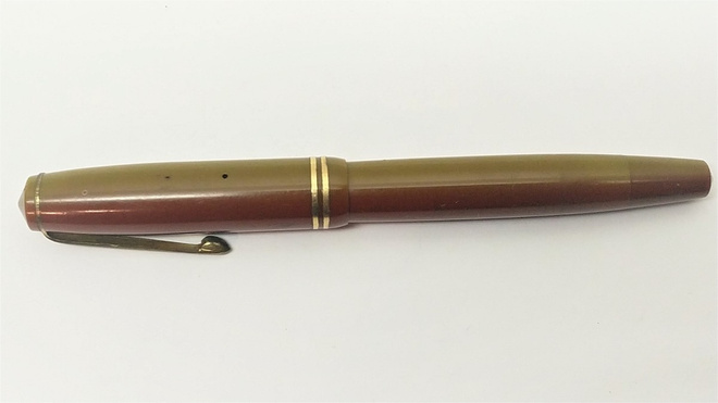 Parker Popular  mustetäytekynä 14 ct