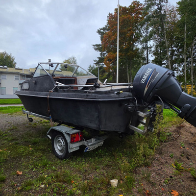 Hurrican Cabin 5,04 m – Yamaha 60 hv – hyttivene + traileri